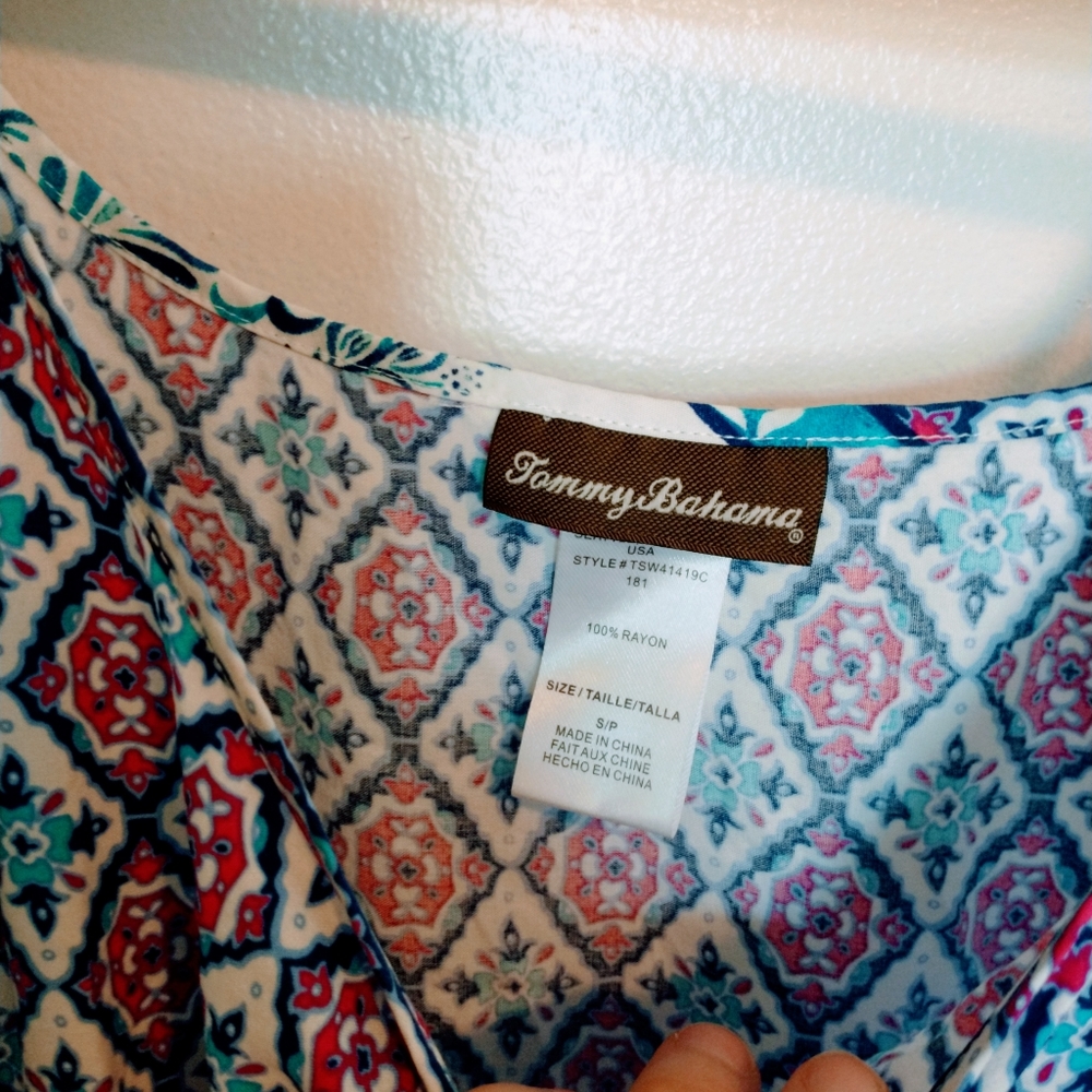 Printed maxi dress. Tommy Bahama size small with pockets and drawstring waist - Picture 5 of 5